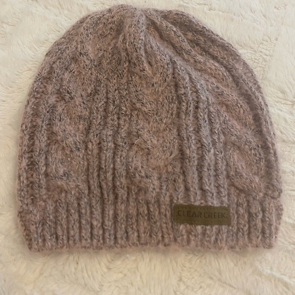 Clear Creek Women's Cable Knit Winter Beanie - Picture 1 of 2